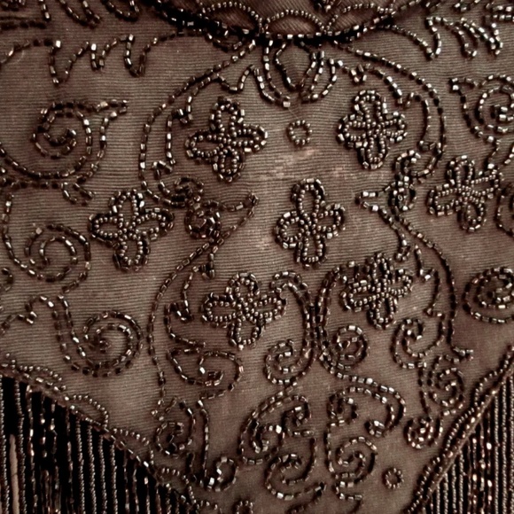 1880s mourning capelet with intricate beadwork and intact 8.5-inch bead fringe - Picture 7 of 11